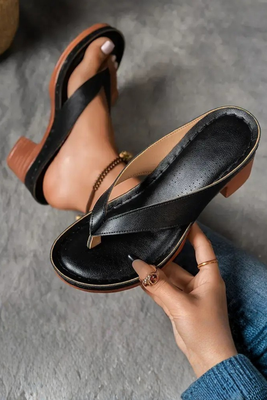 Women's Metallic Toe Post Block Heel Sandals – Elegant Summer Style