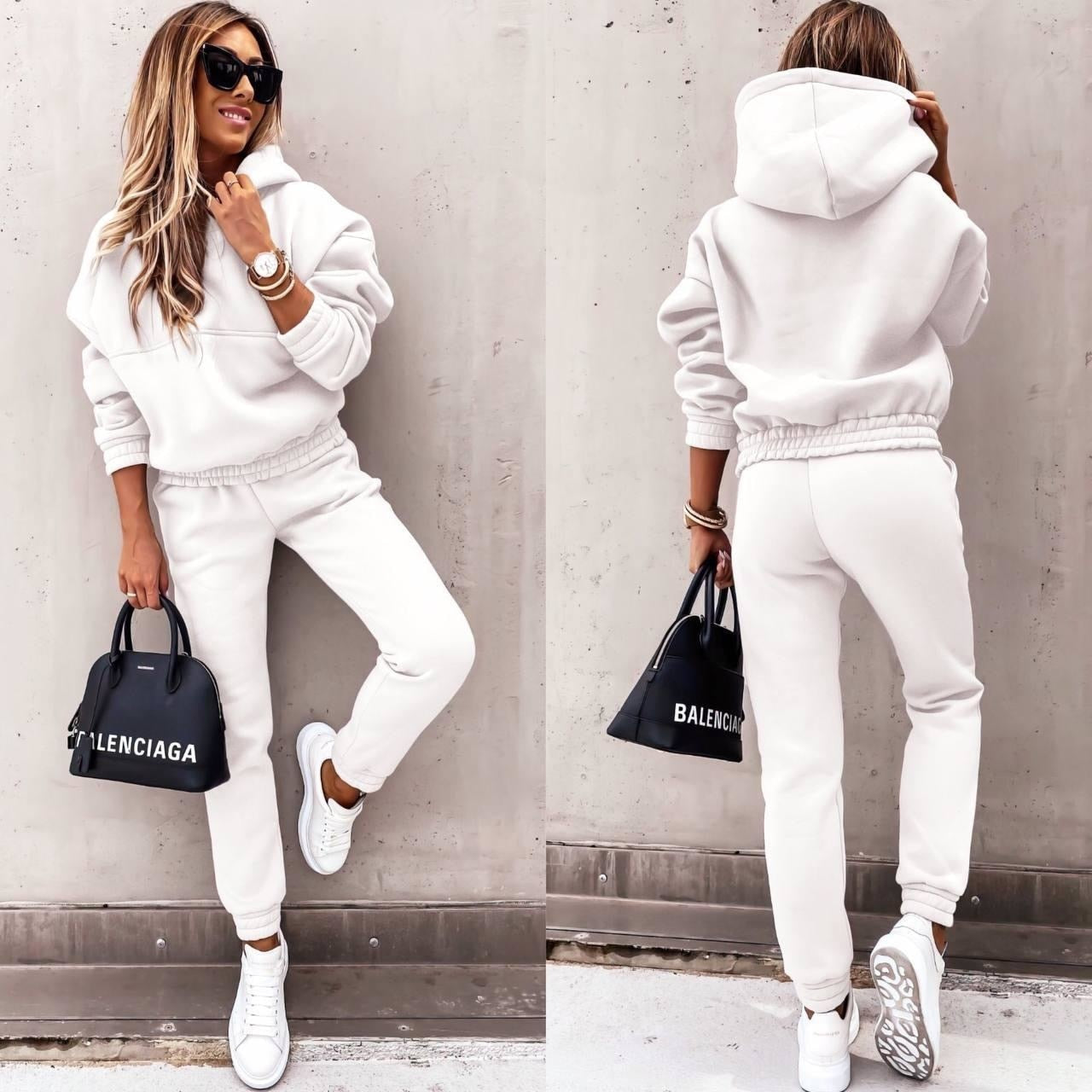 Women's Jogging Set – Soft Modern Everyday Lounge Style