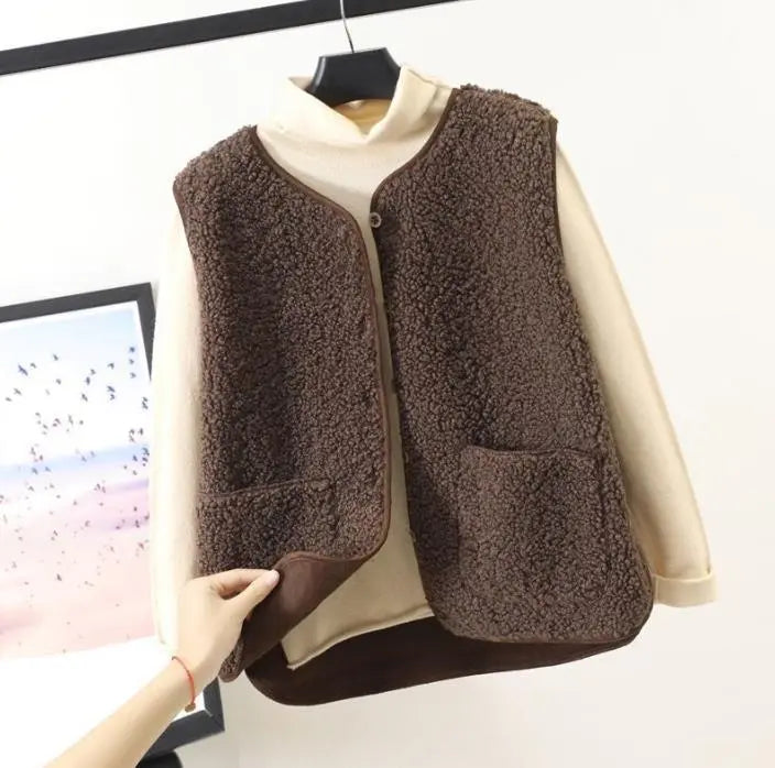 Women's Sleeveless Outerwear Vest – Relaxed Layering Style