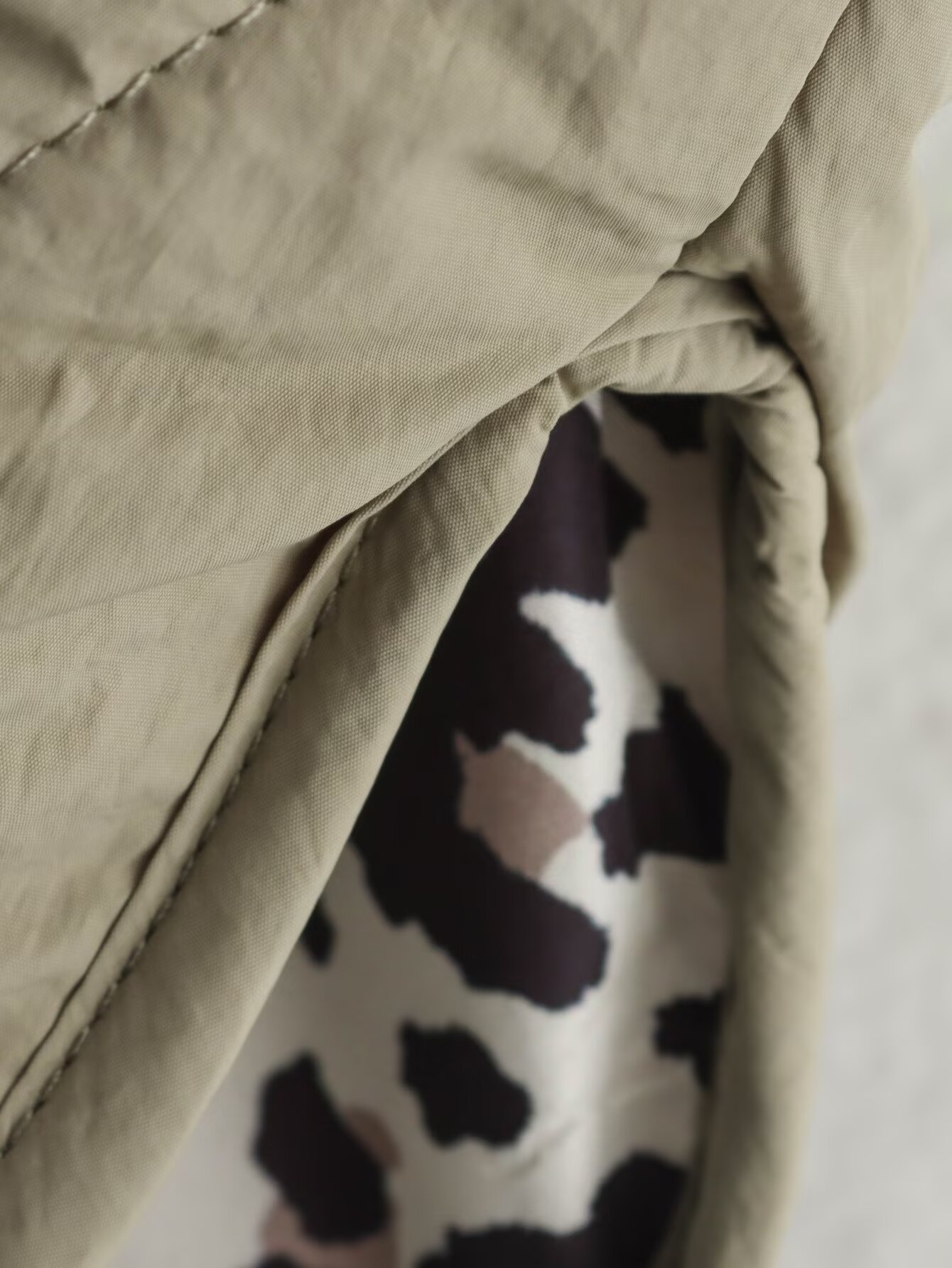 Women's Leopard Print Midseason Jacket – Quilted Chic Statement Style