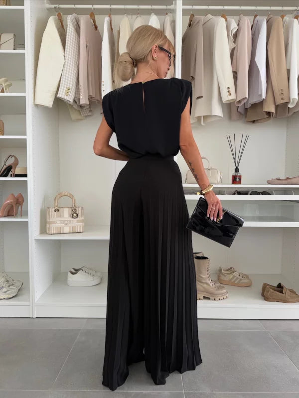 Women's Pleated Two-Piece Set – Chic Top and Trousers Style
