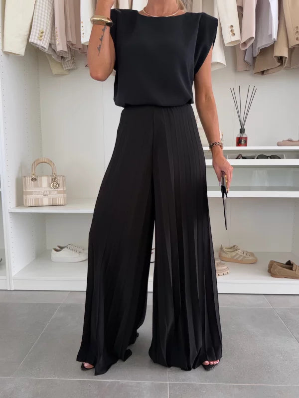 Women's Pleated Two-Piece Set – Chic Top and Trousers Style